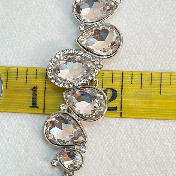 Silver Tone Princess Necklace Clear Tear Drop Rhinestones Varying Sizes - Picture 10 of 10